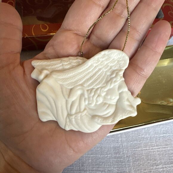 Avon Exclusive 2001 Set of 3 Bisque Porcelain Ornaments/24K Gold Accent - Picture 8 of 10